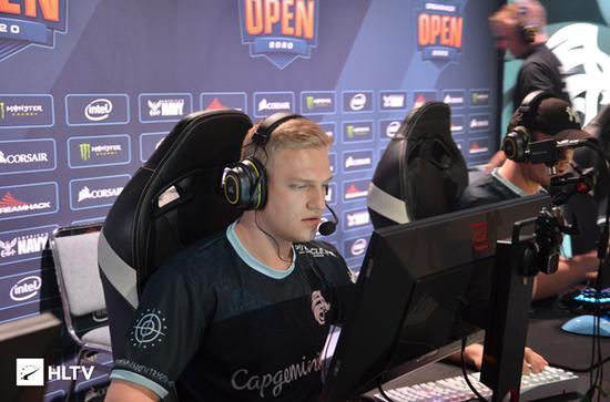 LPL颁奖结果引发热议 韩国选手包揽大奖