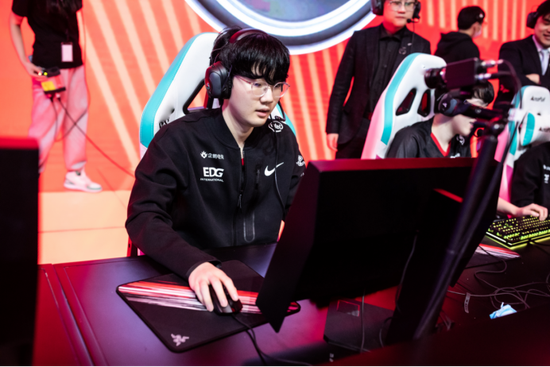 中国电竞热潮再起鸟巢赛事吸引6.2万人