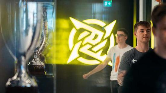 Dota2最新比赛结果分析与精彩回顾